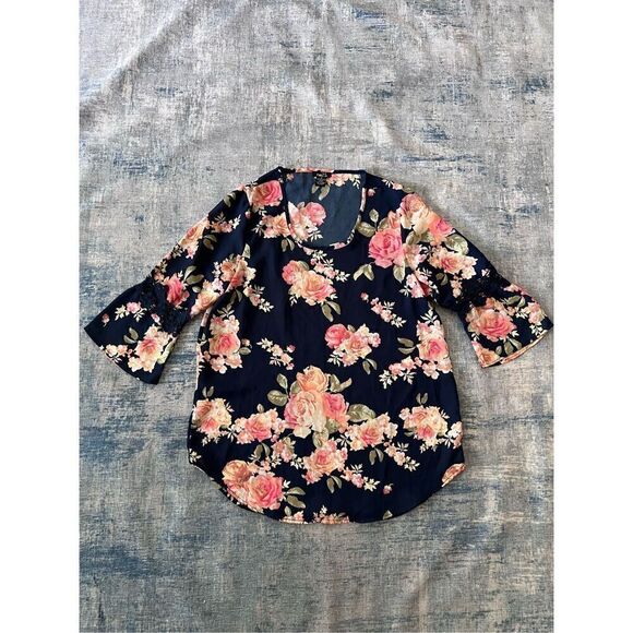 Rue 21 Blue Pink Floral Rose 3/4 Bell Sleeve Crochet Insert Blouse Medium - Picture 1 of 6